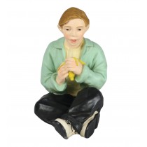 BOY EATING BANANA (Min 4) 19cm