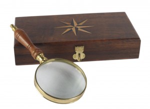 Magnifying Glass (10cm Dia) with Box 21cm 