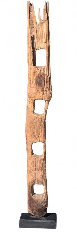 Wood Carving With Stand With Holes 194cm